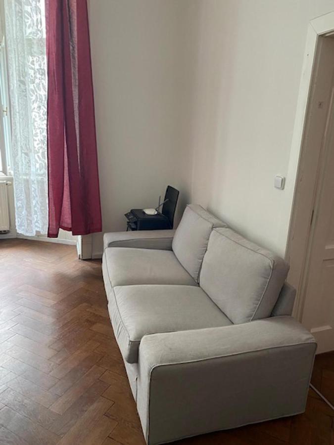 Large 3 Bedroom Family Apartment With Balcony Praga Exterior foto