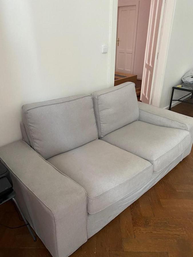 Large 3 Bedroom Family Apartment With Balcony Praga Exterior foto